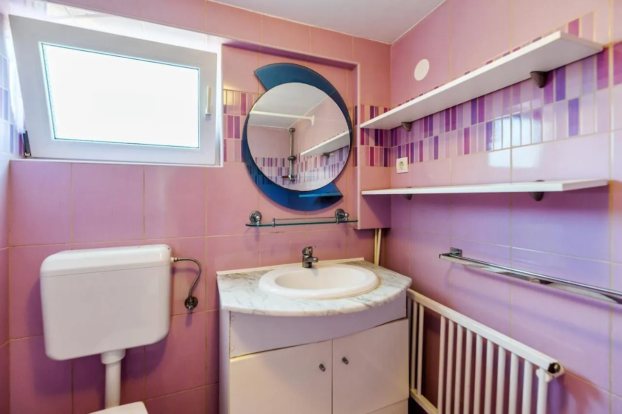 Holiday Home Sokolar Privlaka  Kroatien