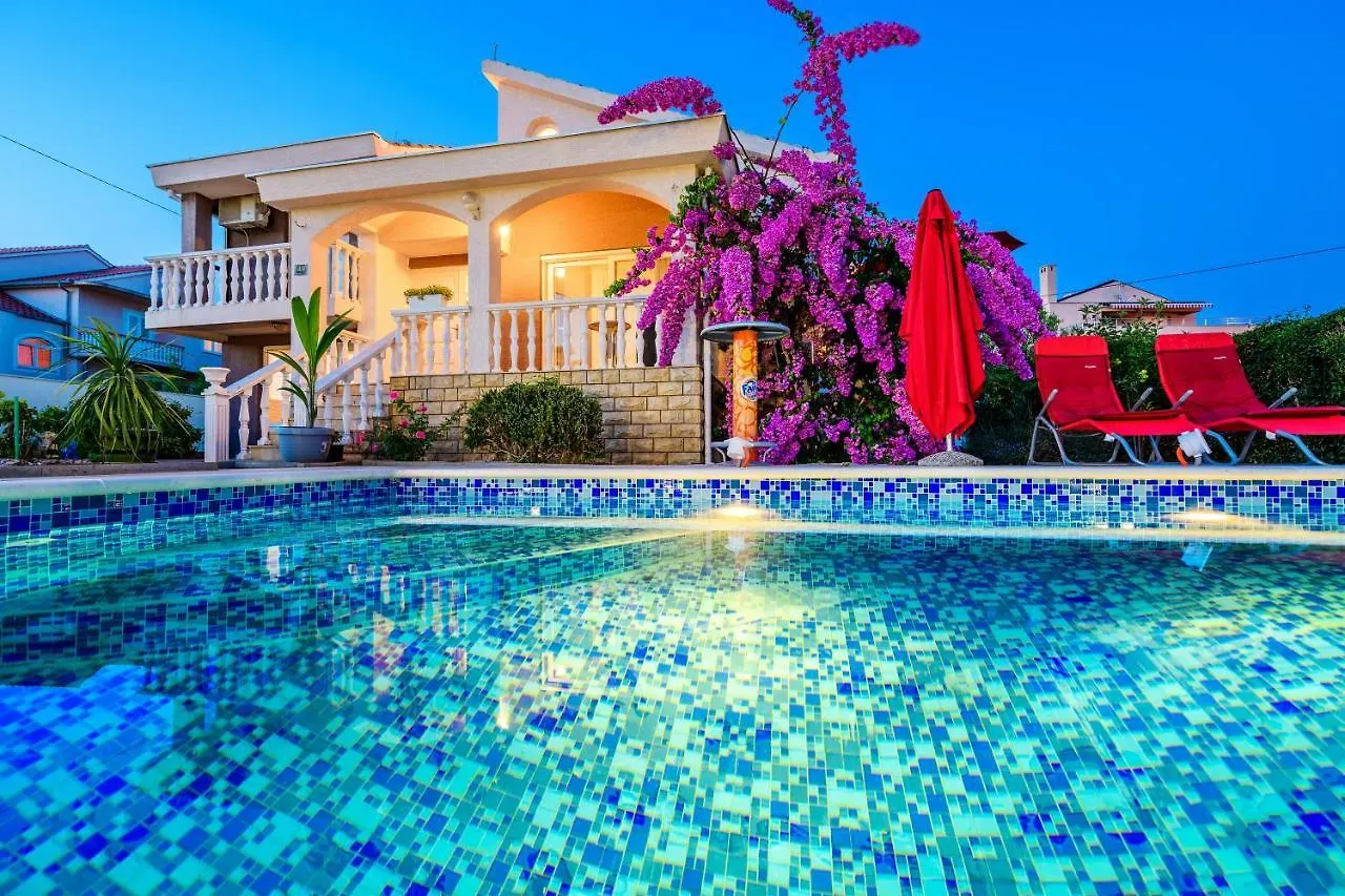 Holiday Home Sokolar Privlaka  Kroatien